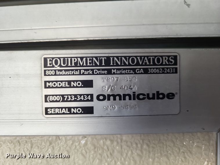 image for item LR9220 2004 Chevrolet Silverado 3500  refrigerated delivery truck