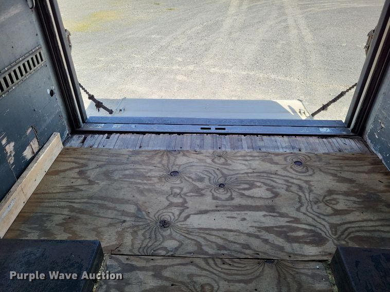 image for item LR9220 2004 Chevrolet Silverado 3500  refrigerated delivery truck