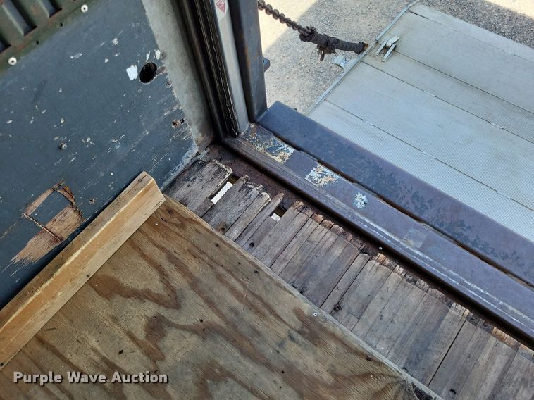 image for item LR9220 2004 Chevrolet Silverado 3500  refrigerated delivery truck