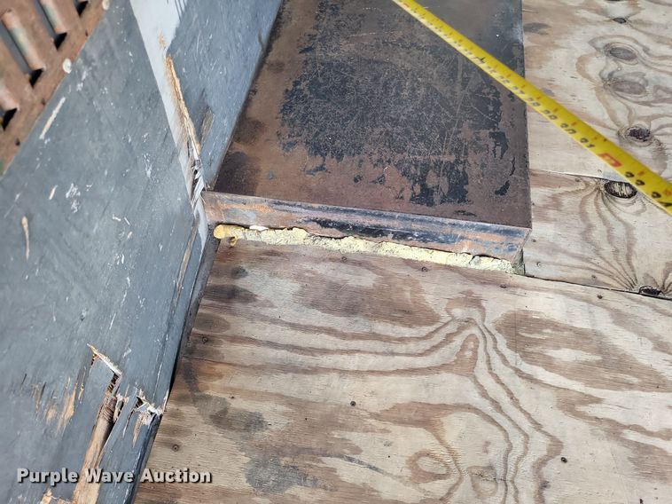 image for item LR9220 2004 Chevrolet Silverado 3500  refrigerated delivery truck