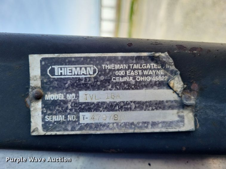 image for item LR9220 2004 Chevrolet Silverado 3500  refrigerated delivery truck