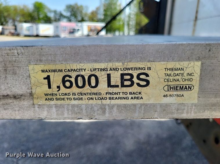 image for item LR9220 2004 Chevrolet Silverado 3500  refrigerated delivery truck