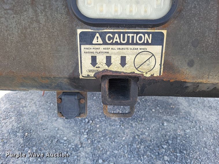 image for item LR9220 2004 Chevrolet Silverado 3500  refrigerated delivery truck