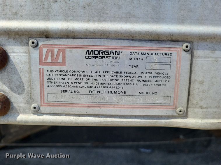 image for item LR9220 2004 Chevrolet Silverado 3500  refrigerated delivery truck