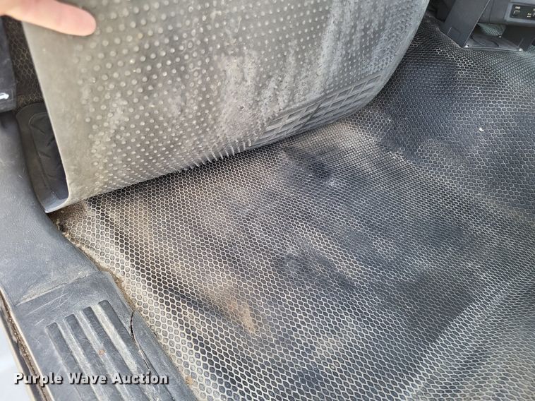 image for item LR9220 2004 Chevrolet Silverado 3500  refrigerated delivery truck