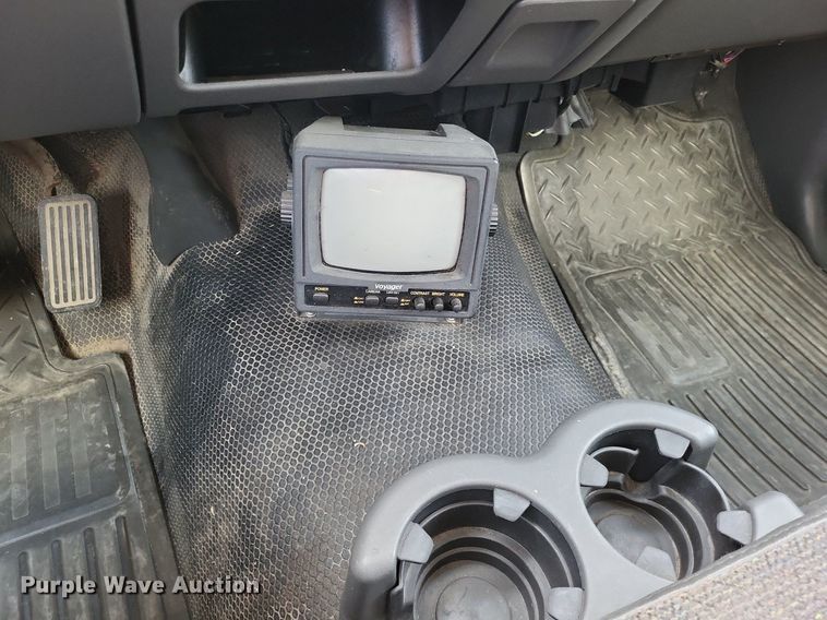 image for item LR9220 2004 Chevrolet Silverado 3500  refrigerated delivery truck