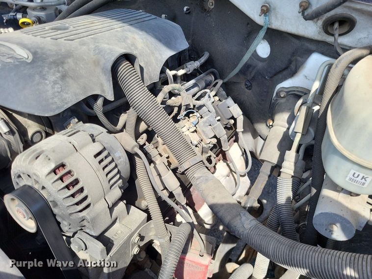 image for item LR9220 2004 Chevrolet Silverado 3500  refrigerated delivery truck