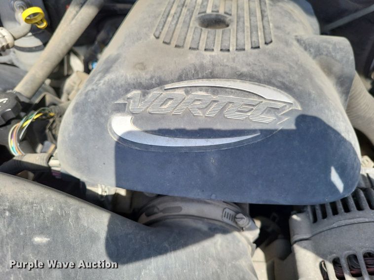 image for item LR9220 2004 Chevrolet Silverado 3500  refrigerated delivery truck