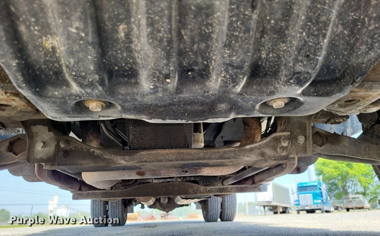 image for item LR9220 2004 Chevrolet Silverado 3500  refrigerated delivery truck