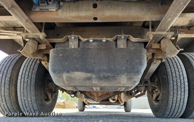 image for item LR9220 2004 Chevrolet Silverado 3500  refrigerated delivery truck