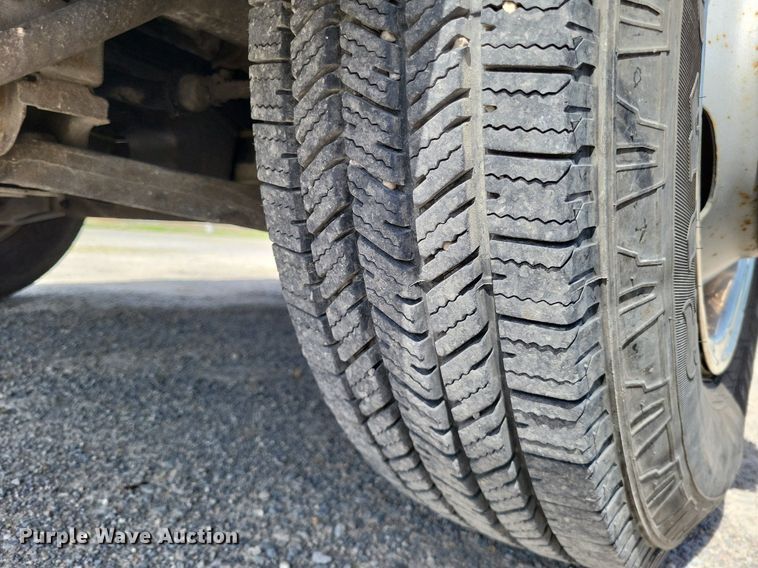 image for item LR9220 2004 Chevrolet Silverado 3500  refrigerated delivery truck