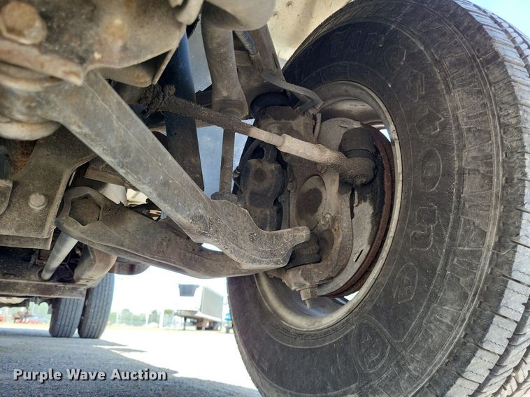 image for item LR9220 2004 Chevrolet Silverado 3500  refrigerated delivery truck