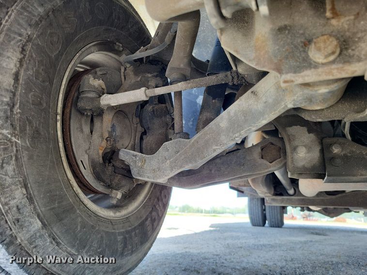 image for item LR9220 2004 Chevrolet Silverado 3500  refrigerated delivery truck