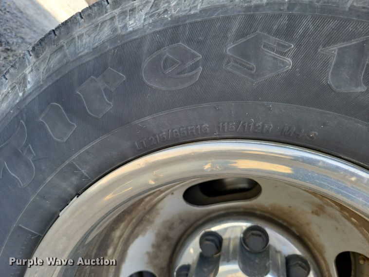 image for item LR9220 2004 Chevrolet Silverado 3500  refrigerated delivery truck