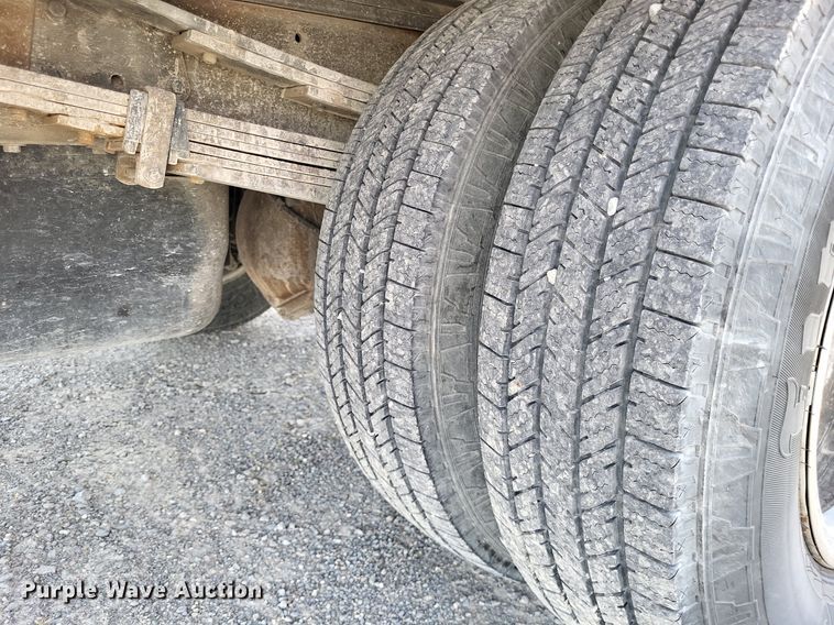 image for item LR9220 2004 Chevrolet Silverado 3500  refrigerated delivery truck