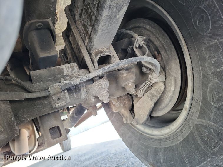 image for item LR9220 2004 Chevrolet Silverado 3500  refrigerated delivery truck