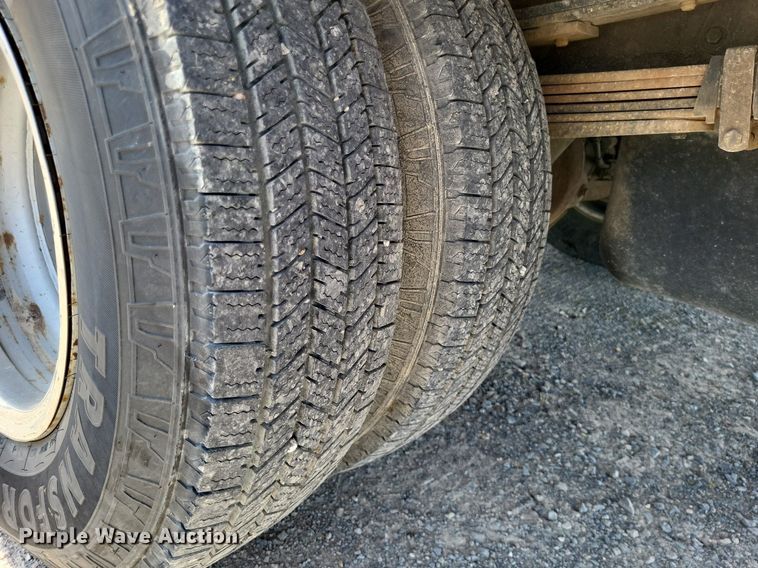 image for item LR9220 2004 Chevrolet Silverado 3500  refrigerated delivery truck