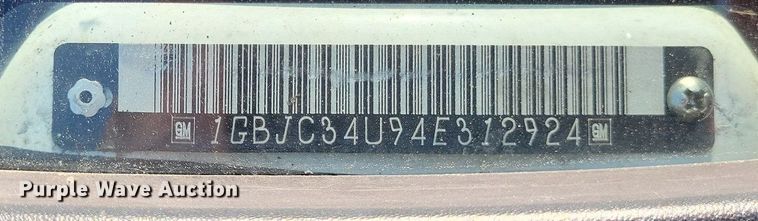 image for item LR9220 2004 Chevrolet Silverado 3500  refrigerated delivery truck