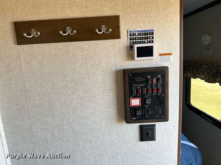 image for item LR9612 2018 Keystone Cougar  camper