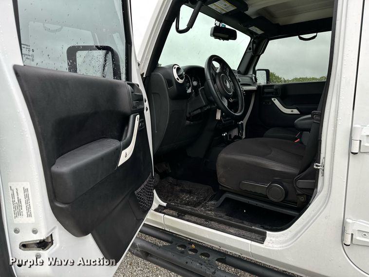 image for item LR9737 2014 Jeep Wrangler Unlimited Sport  SUV