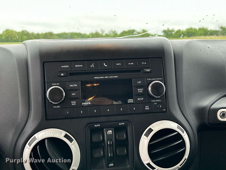 image for item LR9737 2014 Jeep Wrangler Unlimited Sport  SUV