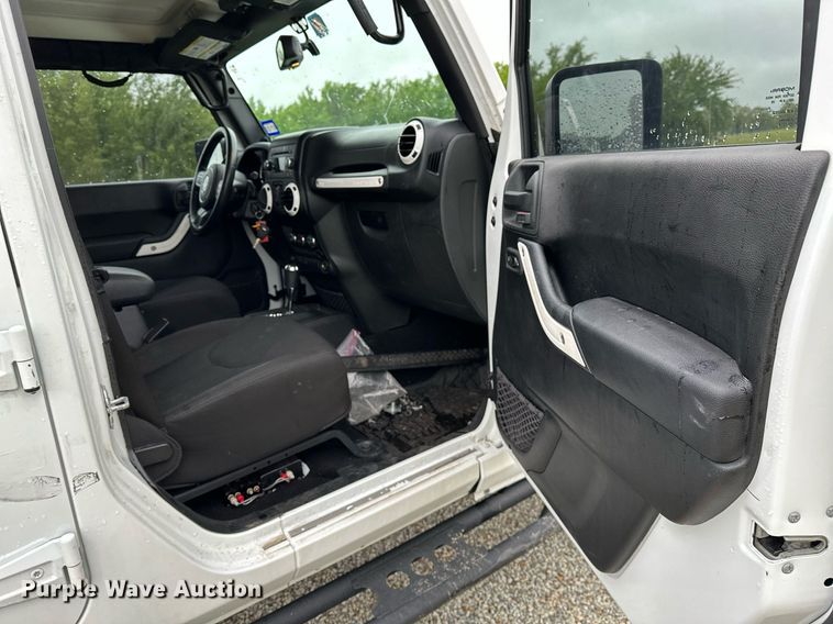 image for item LR9737 2014 Jeep Wrangler Unlimited Sport  SUV