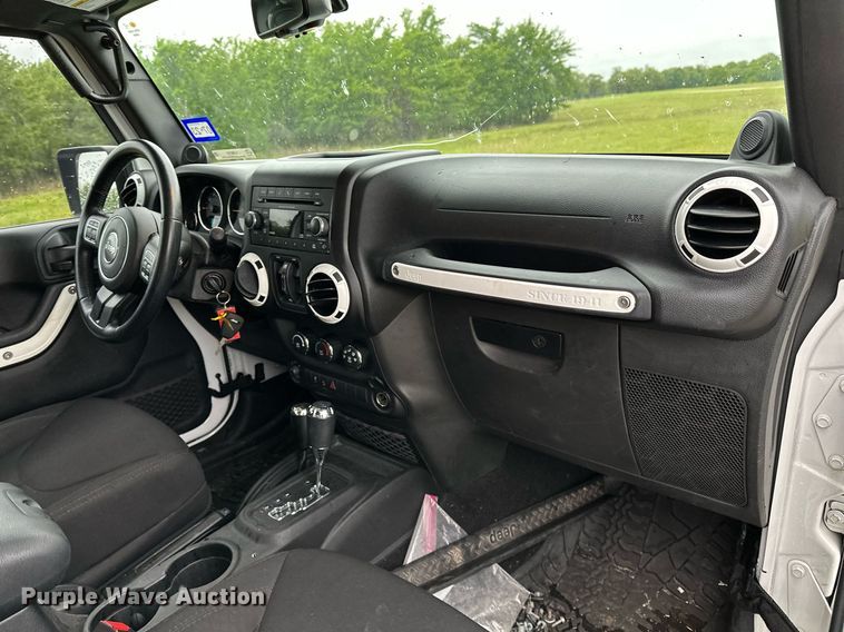 image for item LR9737 2014 Jeep Wrangler Unlimited Sport  SUV