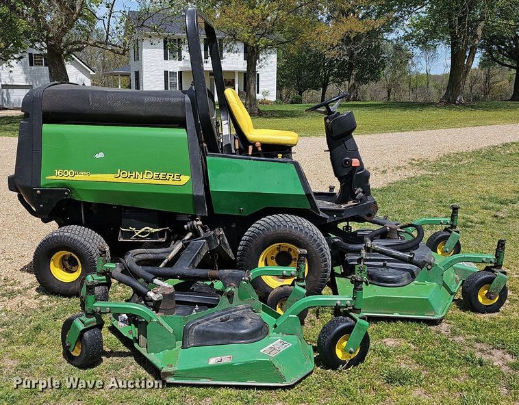 image for item MC9014 John Deere 1600 Turbo  lawn mower