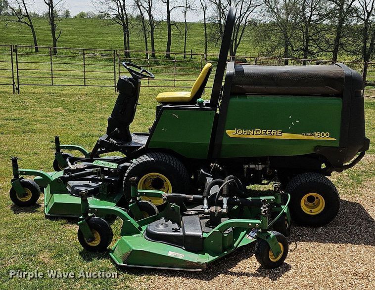 image for item MC9014 John Deere 1600 Turbo  lawn mower