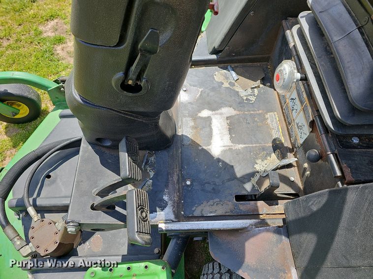 image for item MC9014 John Deere 1600 Turbo  lawn mower