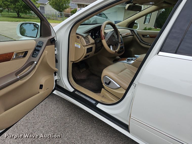 image for item MC9016 2008 Mercedes Benz R350