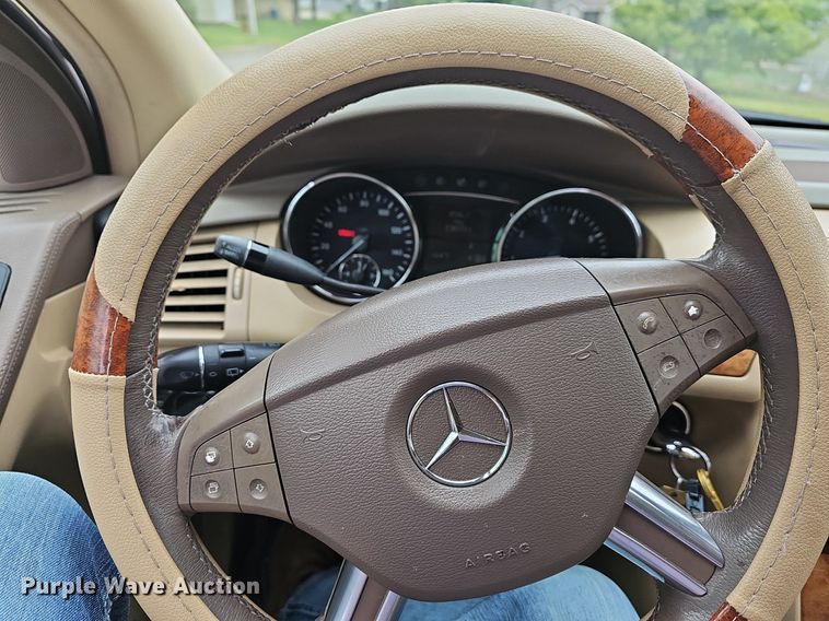 image for item MC9016 2008 Mercedes Benz R350