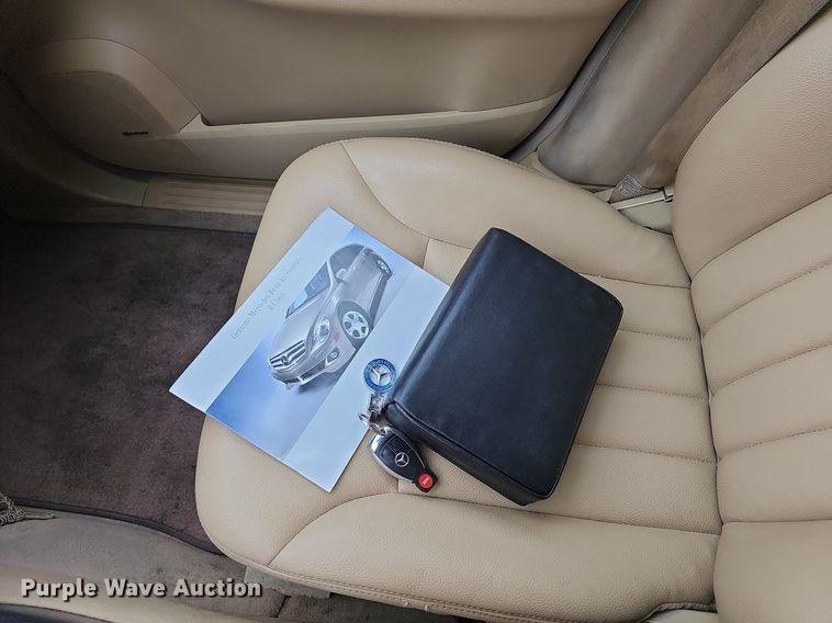 image for item MC9016 2008 Mercedes Benz R350