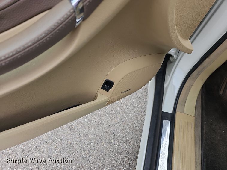 image for item MC9016 2008 Mercedes Benz R350