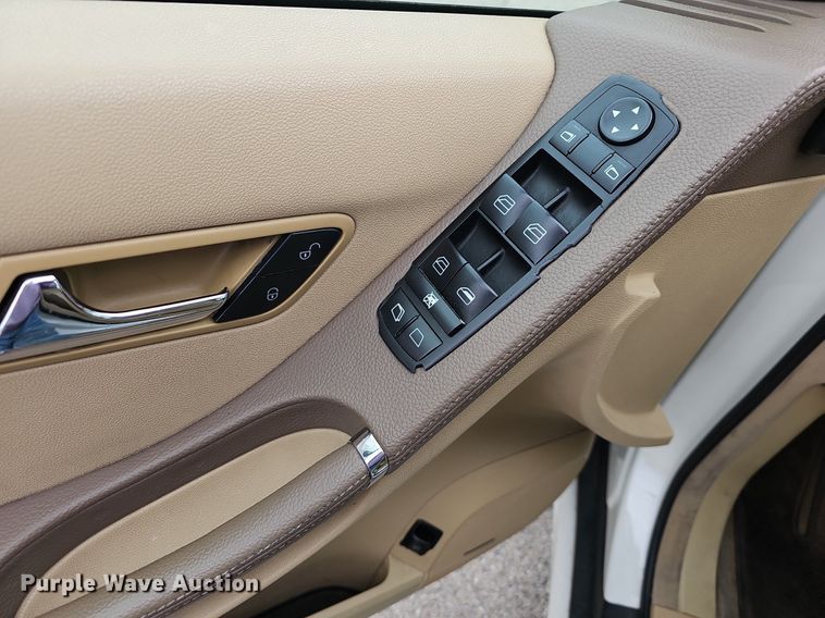 image for item MC9016 2008 Mercedes Benz R350