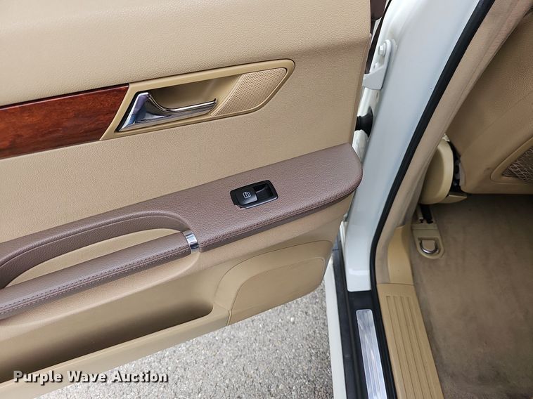 image for item MC9016 2008 Mercedes Benz R350