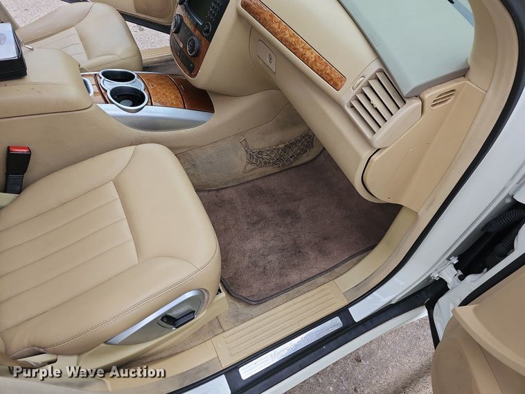 image for item MC9016 2008 Mercedes Benz R350