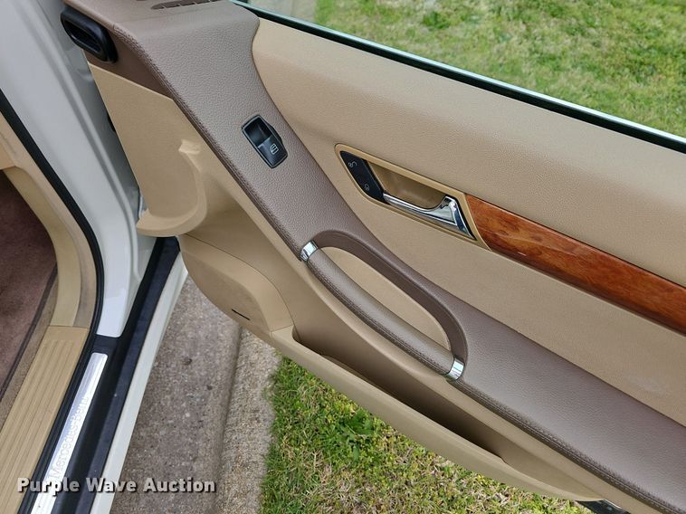 image for item MC9016 2008 Mercedes Benz R350