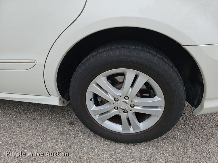 image for item MC9016 2008 Mercedes Benz R350