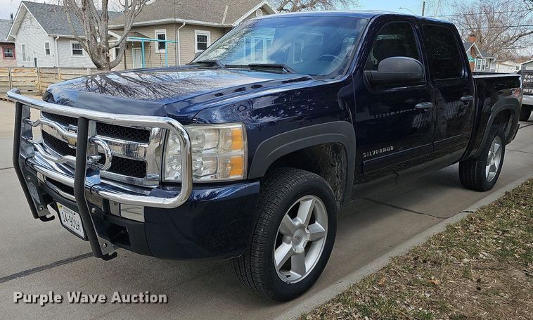 image for item MC9760 2010 Chevrolet Silverado 1500  Crew Cab pickup truck