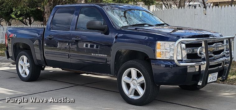 image for item MC9760 2010 Chevrolet Silverado 1500  Crew Cab pickup truck