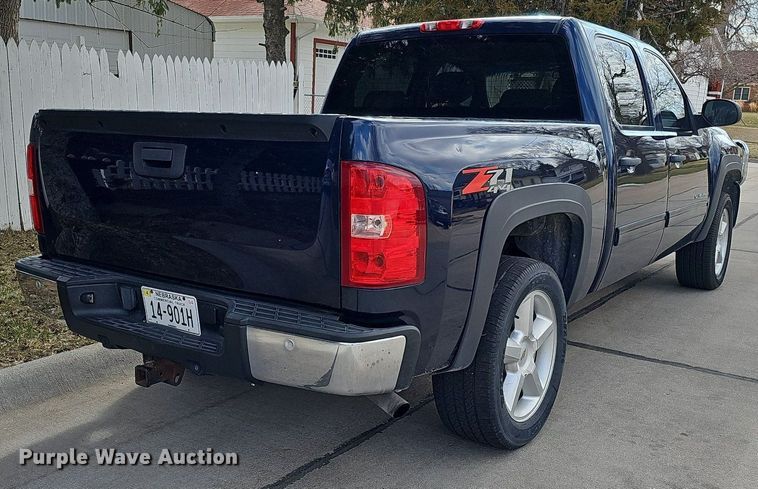 image for item MC9760 2010 Chevrolet Silverado 1500  Crew Cab pickup truck