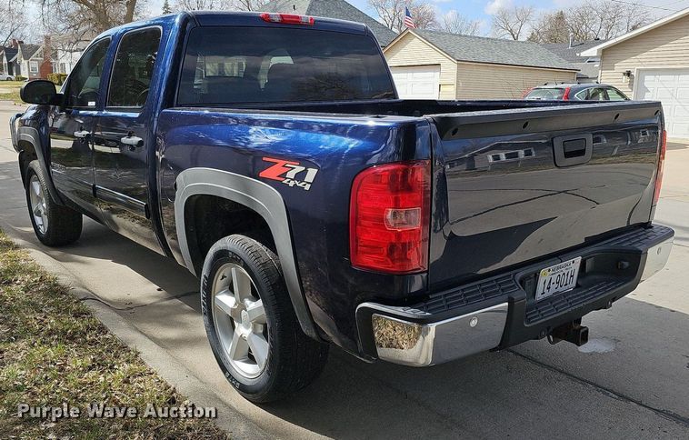 image for item MC9760 2010 Chevrolet Silverado 1500  Crew Cab pickup truck