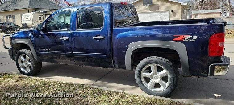 image for item MC9760 2010 Chevrolet Silverado 1500  Crew Cab pickup truck