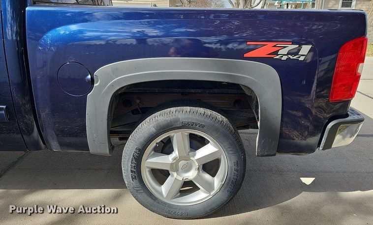 image for item MC9760 2010 Chevrolet Silverado 1500  Crew Cab pickup truck