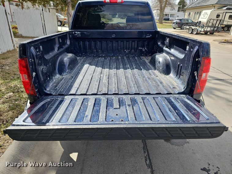 image for item MC9760 2010 Chevrolet Silverado 1500  Crew Cab pickup truck