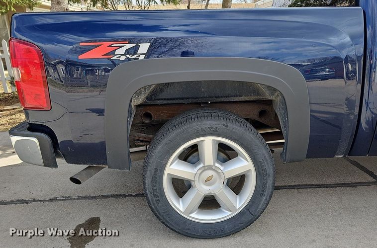 image for item MC9760 2010 Chevrolet Silverado 1500  Crew Cab pickup truck