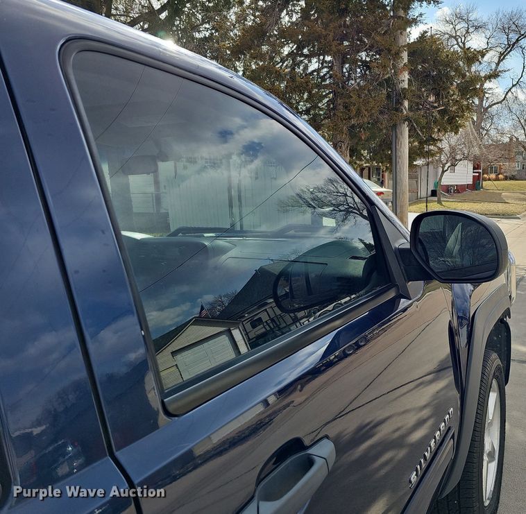 image for item MC9760 2010 Chevrolet Silverado 1500  Crew Cab pickup truck