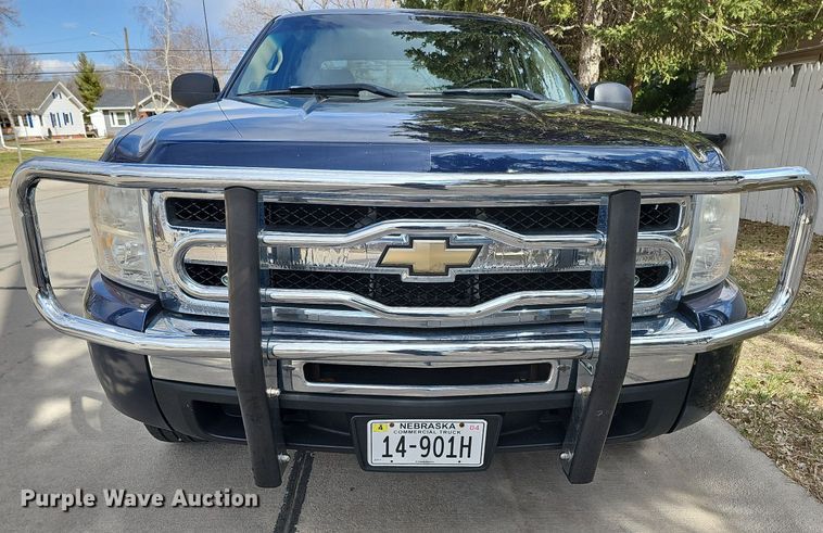 image for item MC9760 2010 Chevrolet Silverado 1500  Crew Cab pickup truck