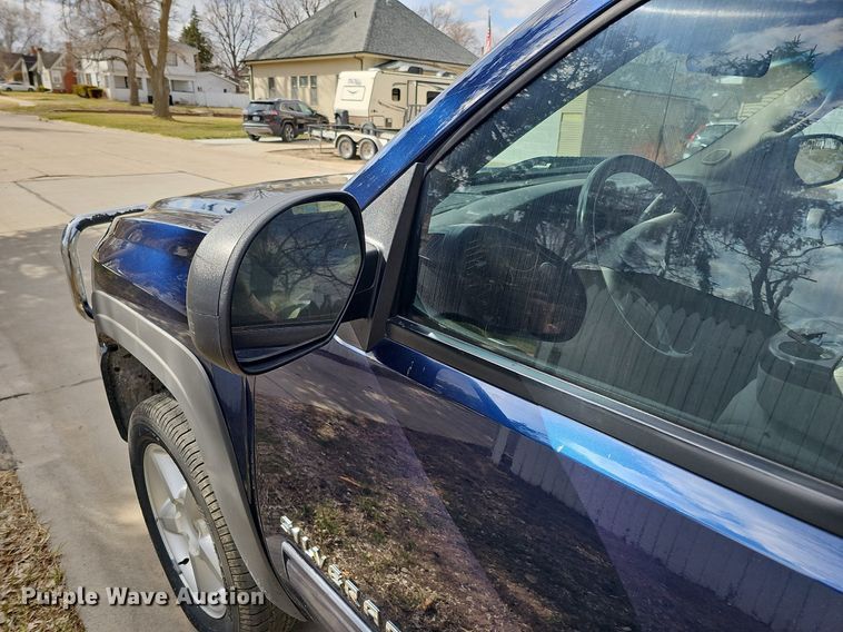 image for item MC9760 2010 Chevrolet Silverado 1500  Crew Cab pickup truck